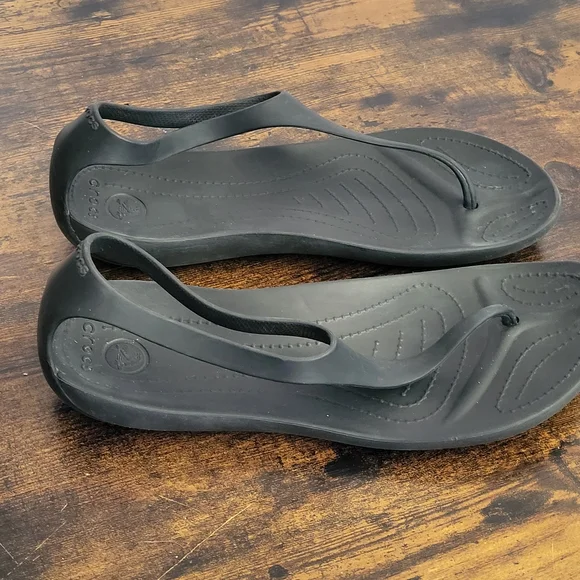 CROCS Black Women's Slingback Flip Sandals - Picture 5 of 7